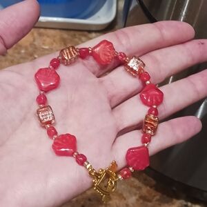Women's 8" Red Glass & Gold Tone Fan Shell Toggle Bracelet.